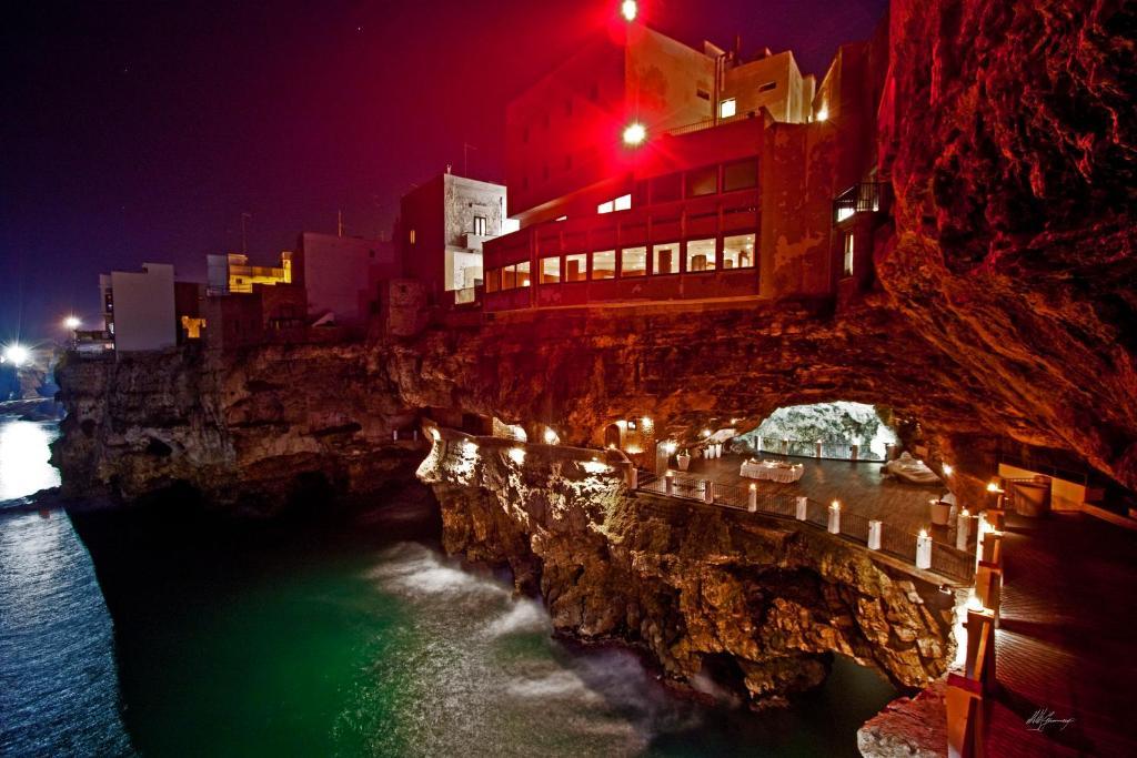 Hotel Grotta Palazzese Polignano a Mare Esterno foto